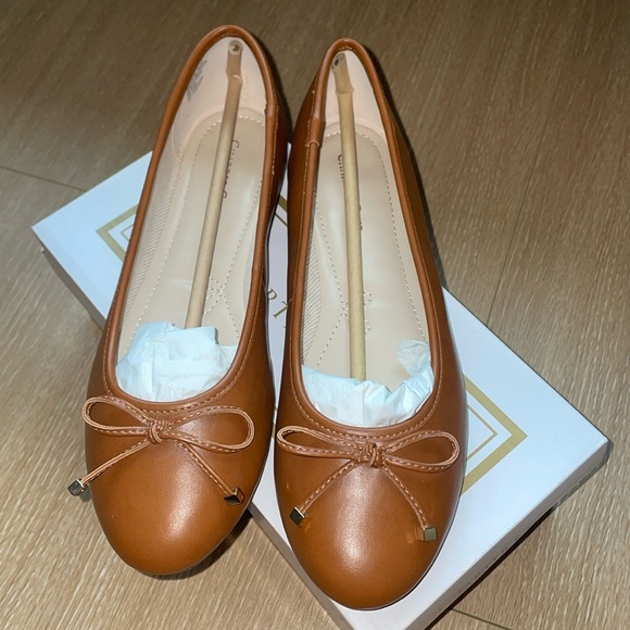 CHARTER CLUB, KAII FLATS - Picture 1 of 9